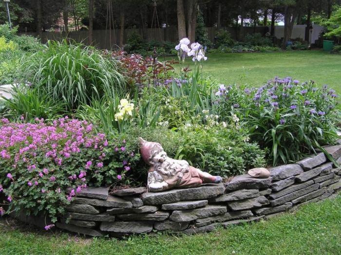 Цветно легло от камъни със собствените си ръце-прости и стилни възможности за създаване на градина